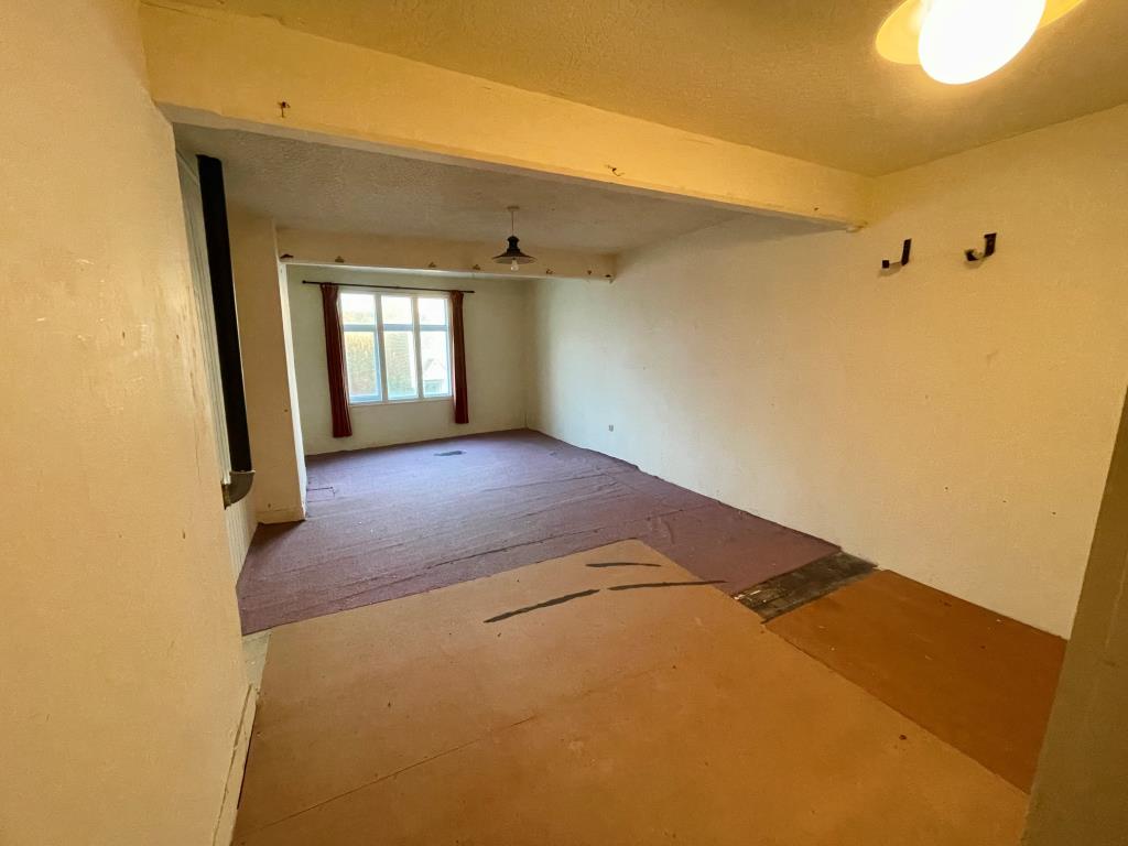 Lot: 130 - DETACHED MIXED USE PROPERTY WITH MOORINGS AT REAR - Bedroom three